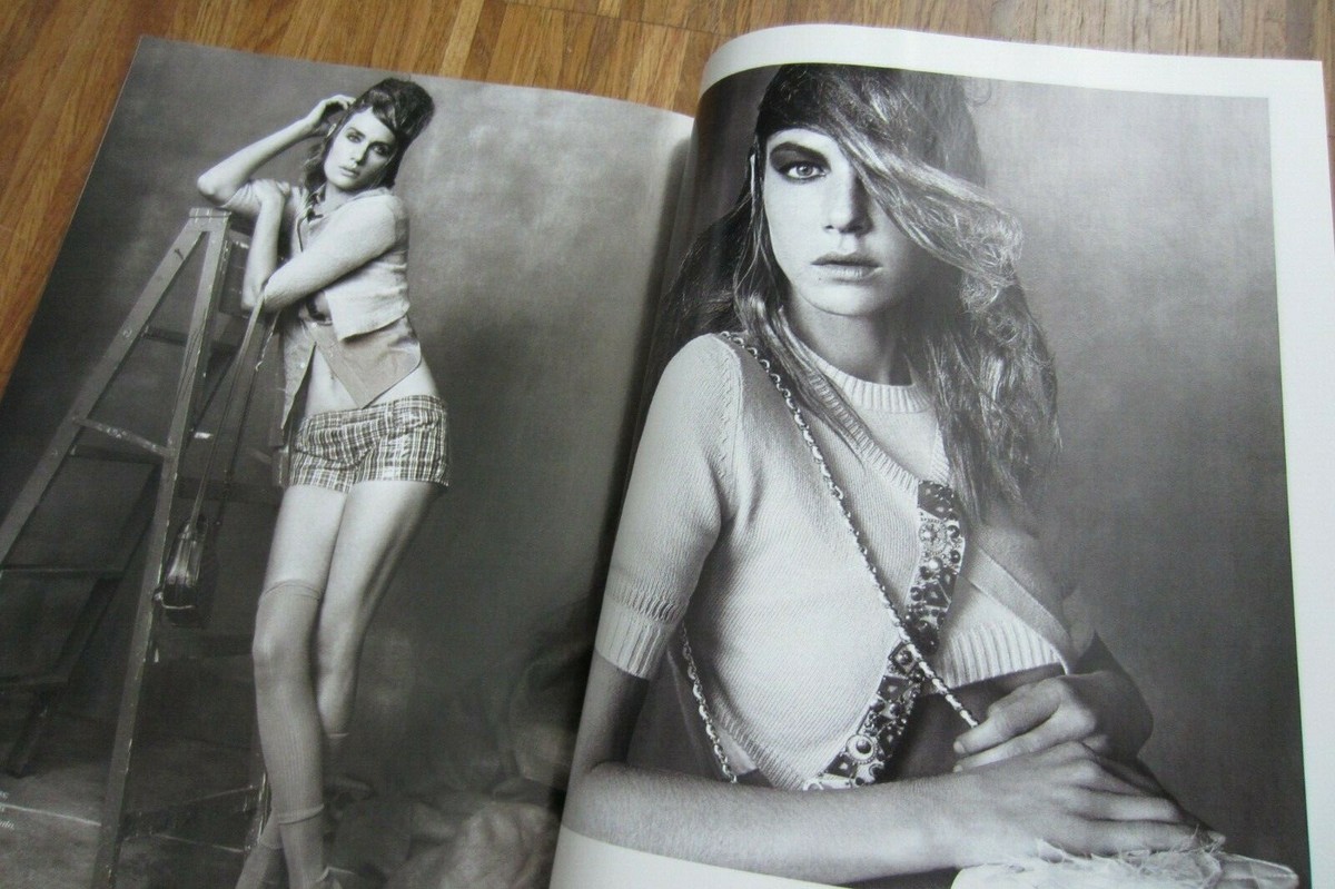 VOGUE Italia 4/2010 STEVEN MEISEL Amber Valletta PAOLO ROVERSI