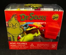 The Grinch - Dr. Seuss - Critter Crate – 6 Mini Figures, 3 Accessories & Playmat