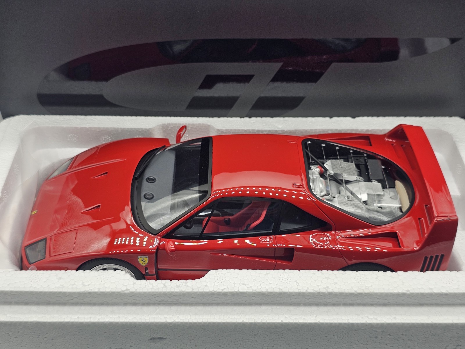 Ferrari F40 Rosso 1987 1:18 GT SPIRIT In Box