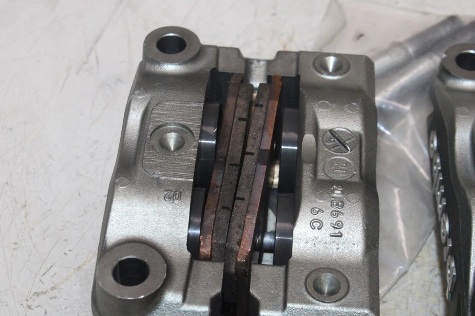 18-23 DUCATI SCRAMBLER 1100 SPORT OEM ПРАВЫЙ ЛЕВЫЙ ПЕРЕДНИЙ ТОРМОЗ СУППОРТ КОМПЛЕКТ ПАРА - Изображение 3 из 4