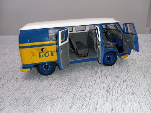 1957 Volkswagen KOMBI-LUFTHANSA Bus By SUNSTAR 1/18 Limited Edition of 2000 pcs - Picture 3 of 14