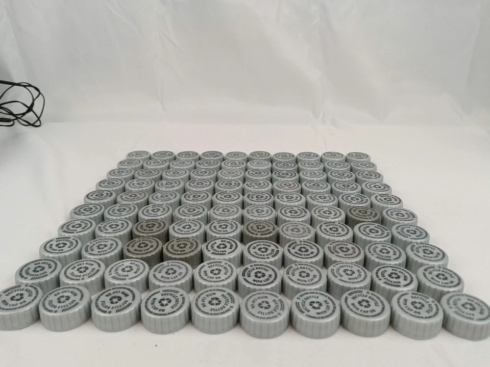 Bolsa de 200 tapas de botellas de plástico gris Coca Cola para artes, manualidades, proyectos hágalo usted mismo Foto 2 de 4