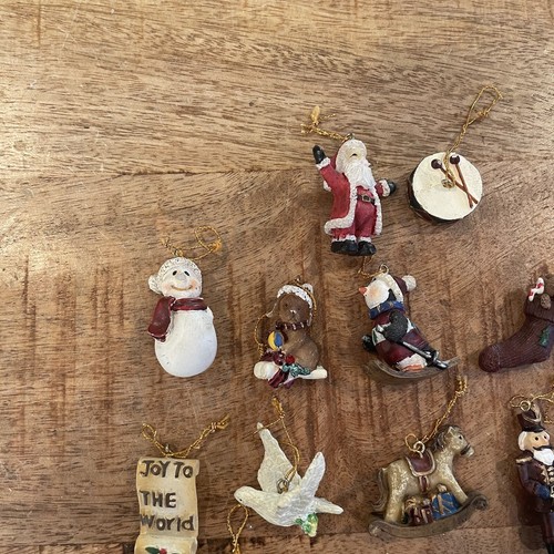 Vintage 22 Miniature Christmas Ornaments 1” Resin Santa Snowmen Angels Drum - Bild 5 von 8