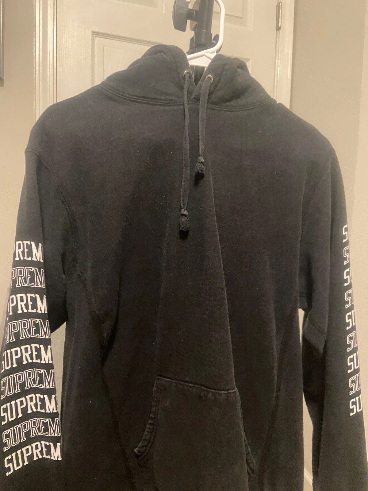 Sweat à capuche noir Supreme