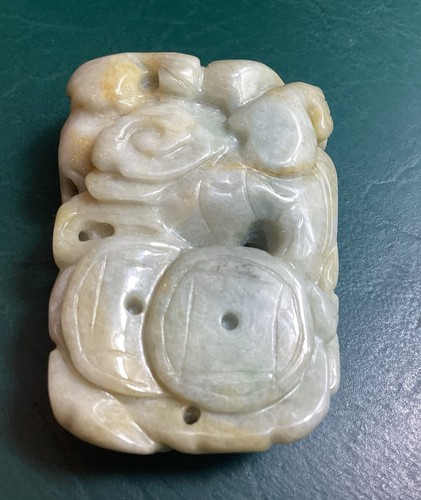 2 Toned 2 Sided Jadeite Foo Dog, Treasure Bag & Lucky Coins Pendant - Picture 9 of 13