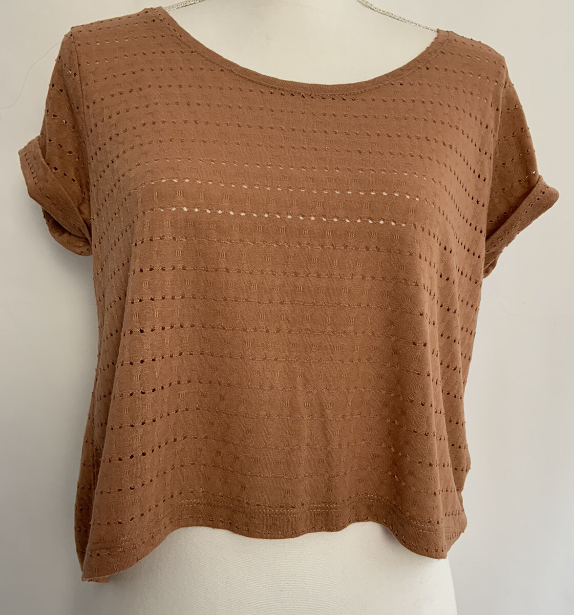 H&M Brown Cropped T-Shirt with Hole Pattern in Size M