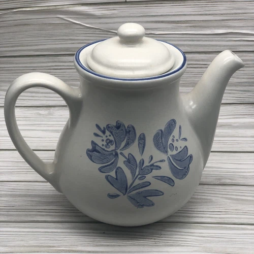 Pfaltzgraff Yorktowne #490 Beverage Server Coffee Tea Pot With Lid 48 oz