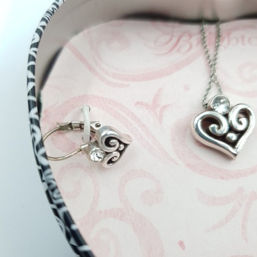 Set collana e orecchini cuore Brighton Alcazar in latta leva posteriore, ciondolo 20 pollici - Foto 3 di 11