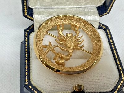 Crown Trifari Gold Tone Scorpion Scorpio Zodiac Pin 1970's