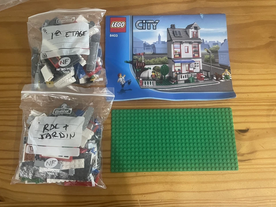 LEGO 8403 City House