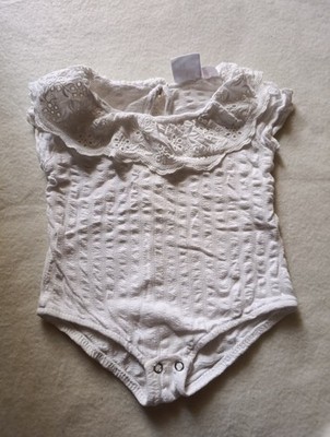Baby Body Mädchen Spitze Am Kragen Gr. 74