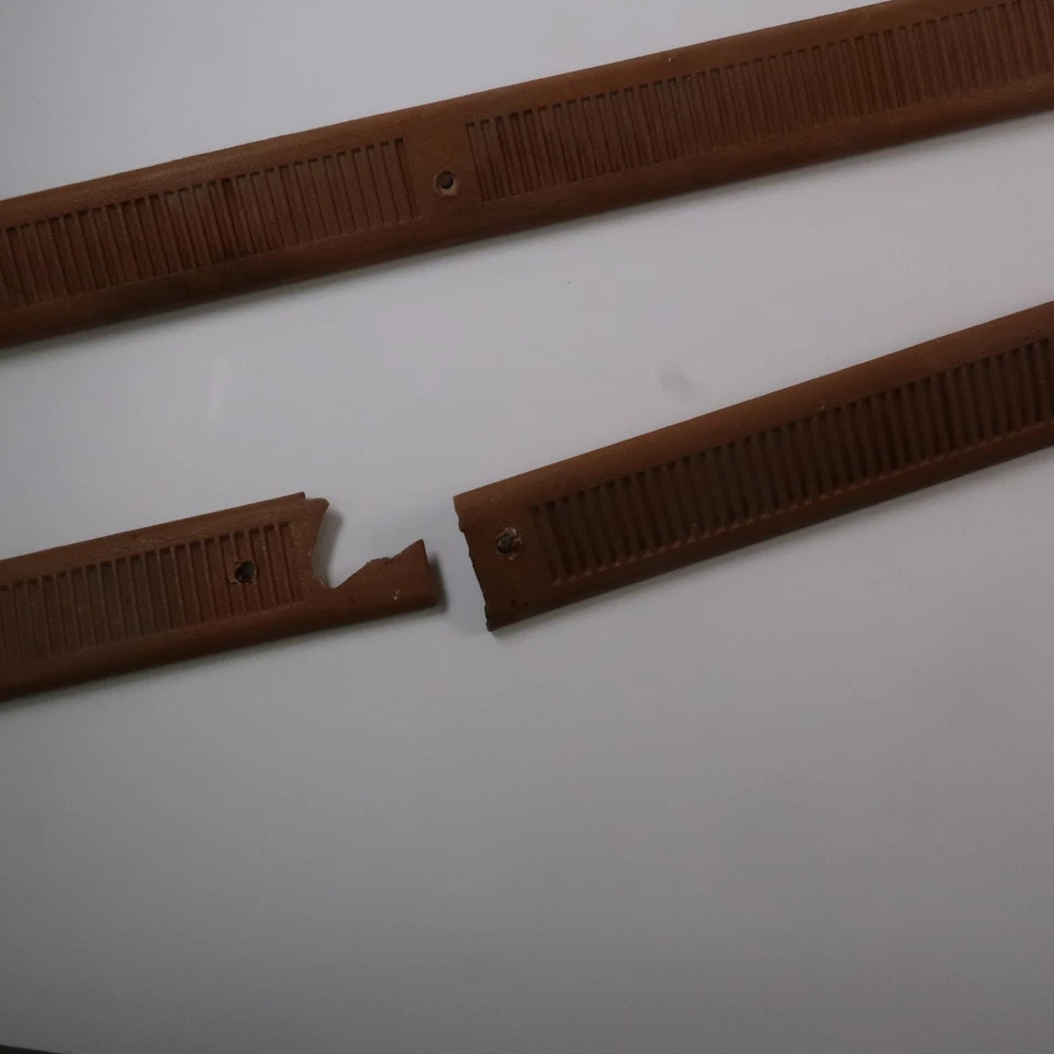 1980 Ford Mustang Right Passenger Sill Scuff Plate tan 79 80 81 82 83 84 Foto 3 de 4