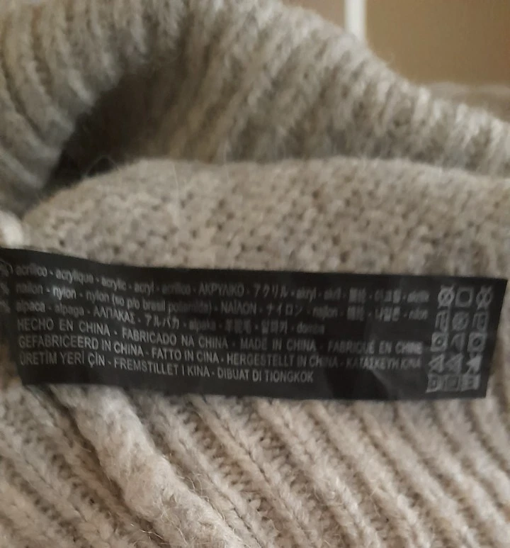 ZARA KNIT LIGHT GREY OVERSIZED JUMPER. SIZE M. V.G.C.