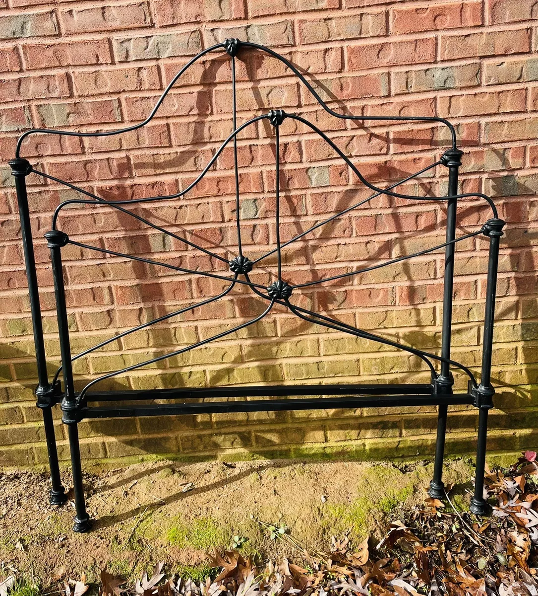 Black cast 2024 iron bed frame