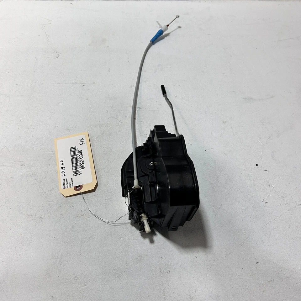 Actuador de bloqueo de pestillo de puerta lateral del pasajero delantero OEM 1 PIEZA BMW 430i XDrive 2017-2020 Foto 3 de 4