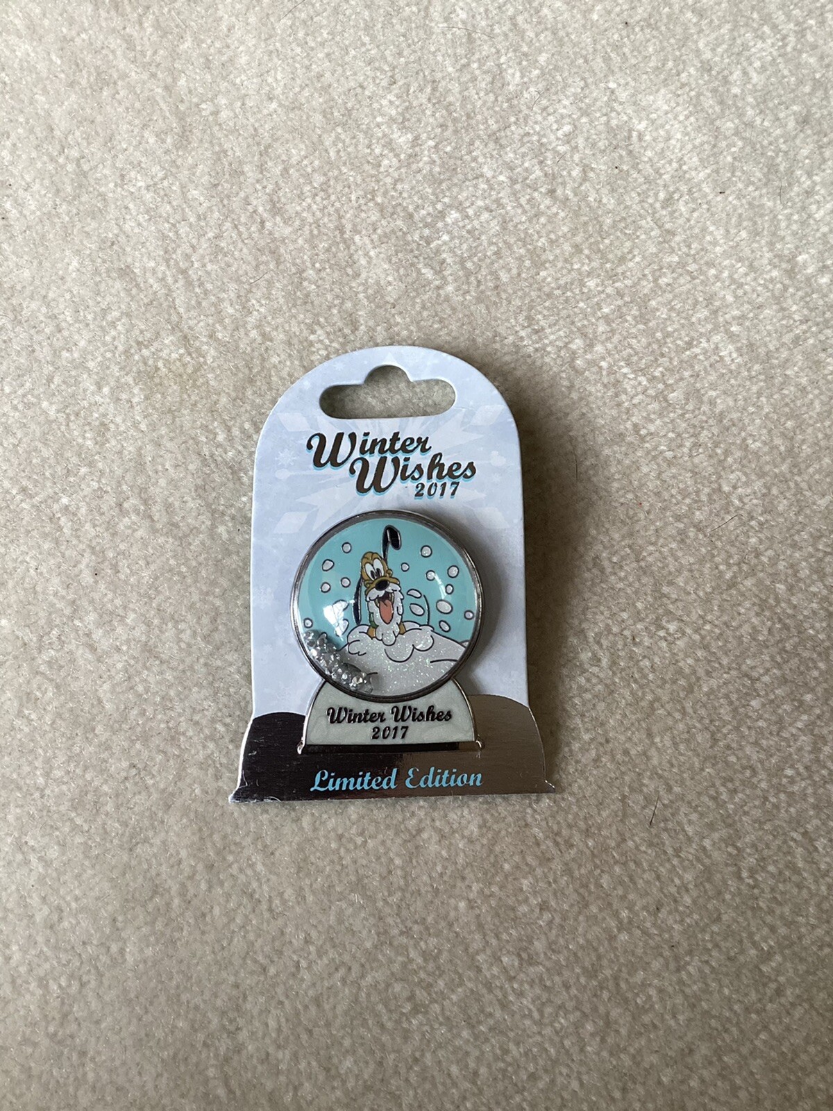 Disney Pin 125923 Winter Wishes 2017 Snow Globe - Pluto LE 5000 - Make it snow!!