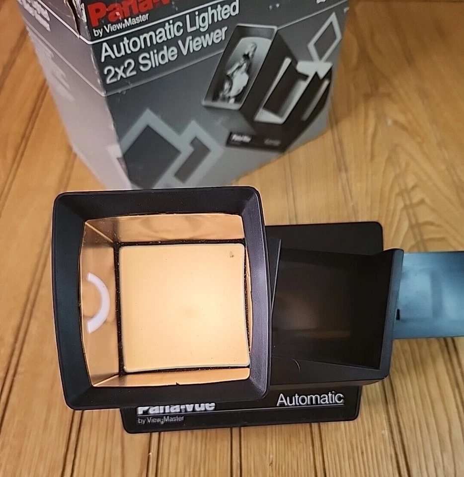 Pana-Vue Automatic Lighted 2x2 Slide Viewer - Image 2 of 4