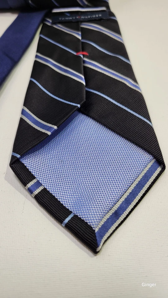 Corbata de seda Tommy Hilfiger, negra, rayas diagonales azules y blancas, seda Repp Foto 4 de 4