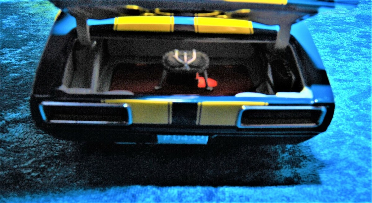 GMP 1/18 1967 George Follmer / Team Penske Camaro Z28 Sunoco GMP 1/18 1967 George Follmer / Team Penske Camaro Z28 Sunoco