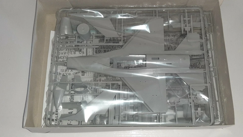ITALERI 1/48 AEREO F-16 A FIGHTING FALCON N°2786 KIT MONTAGGIO - Immagine 3 di 3