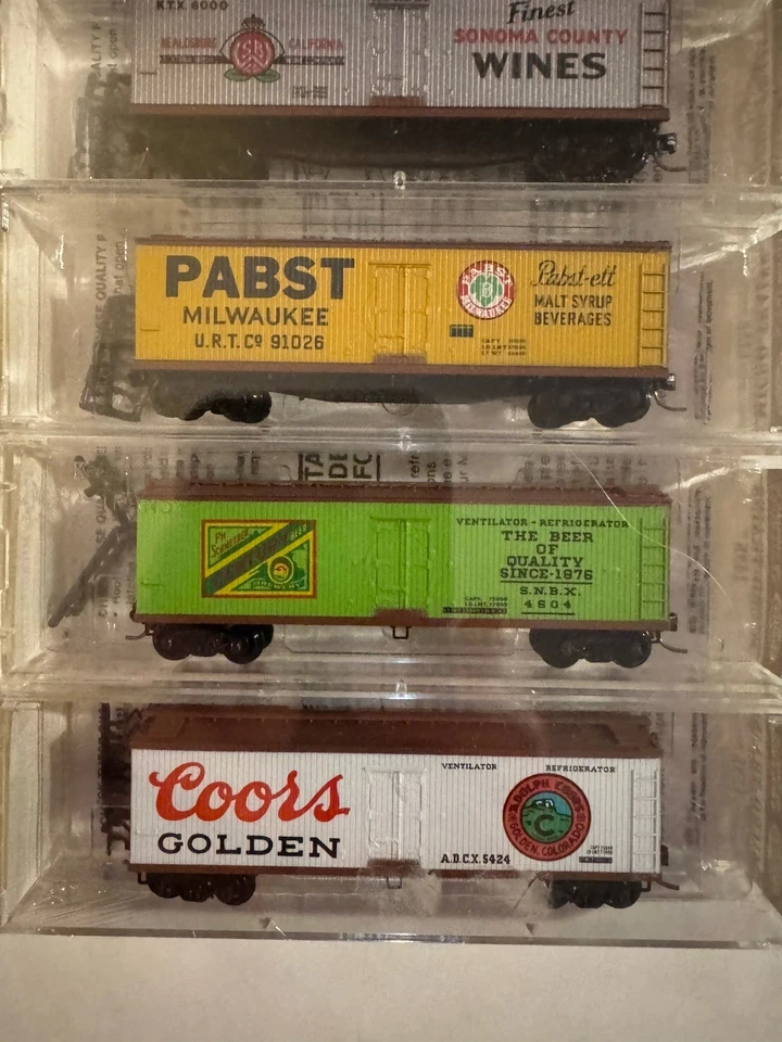 Micro-Trains N scale 47032 BEVERAGE SIX PACK 40' Wood Reefers  Pabst Coors Bud - Image 2 of 4