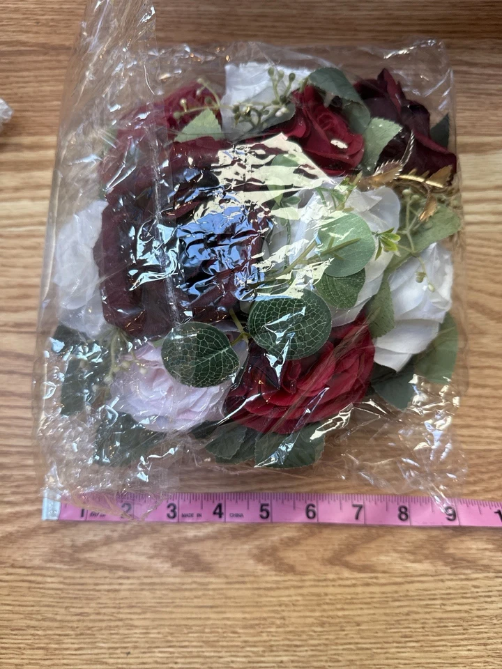 "Centro de mesa de 10"" con arreglo floral rosa artificial borgoña y blanco" Foto 4 de 4