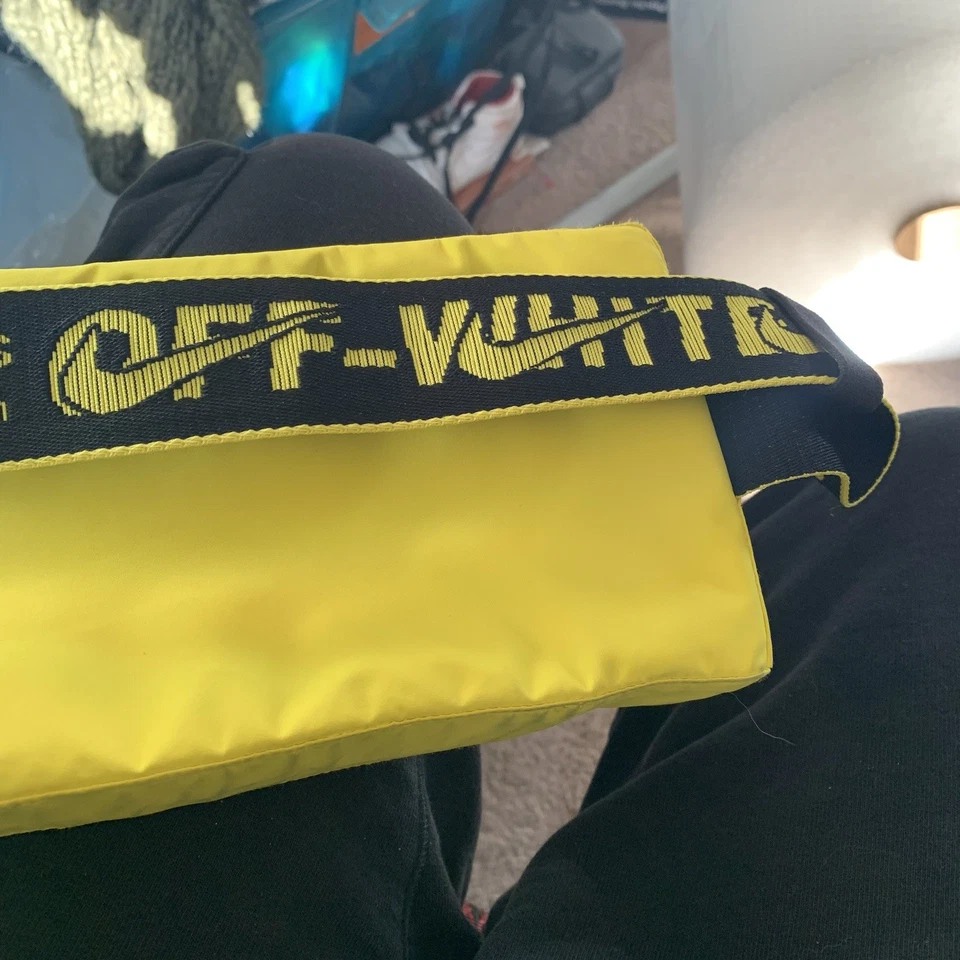 Riñonera Nike Off White “Keep Back” amarilla Foto 4 de 4