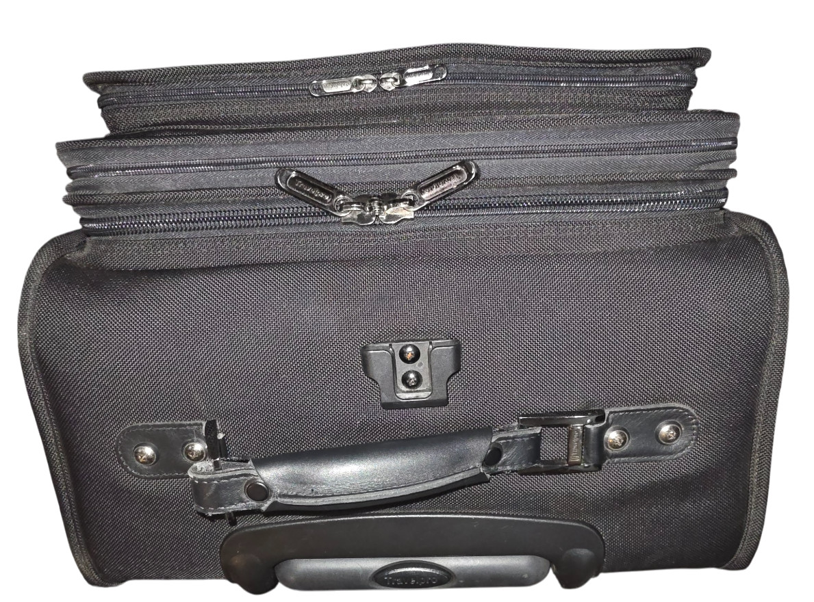 Travelpro Platinum II Expandable 2-Wheel Rolling Carry-On Bag Black - Large size