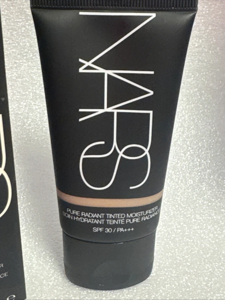 NARS Pure Radiant Tinted Moisturiser Med/dark 3 Martinique SPF30/PA+++ 50ml - Image 2 of 4