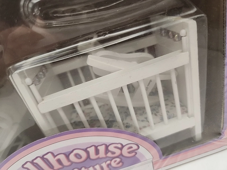 Melissa and Doug Casa de Muñecas Madera Blanca Muebles de Guardería Conjunto de Habitación de Bebé #2585 Leer Foto 2 de 4