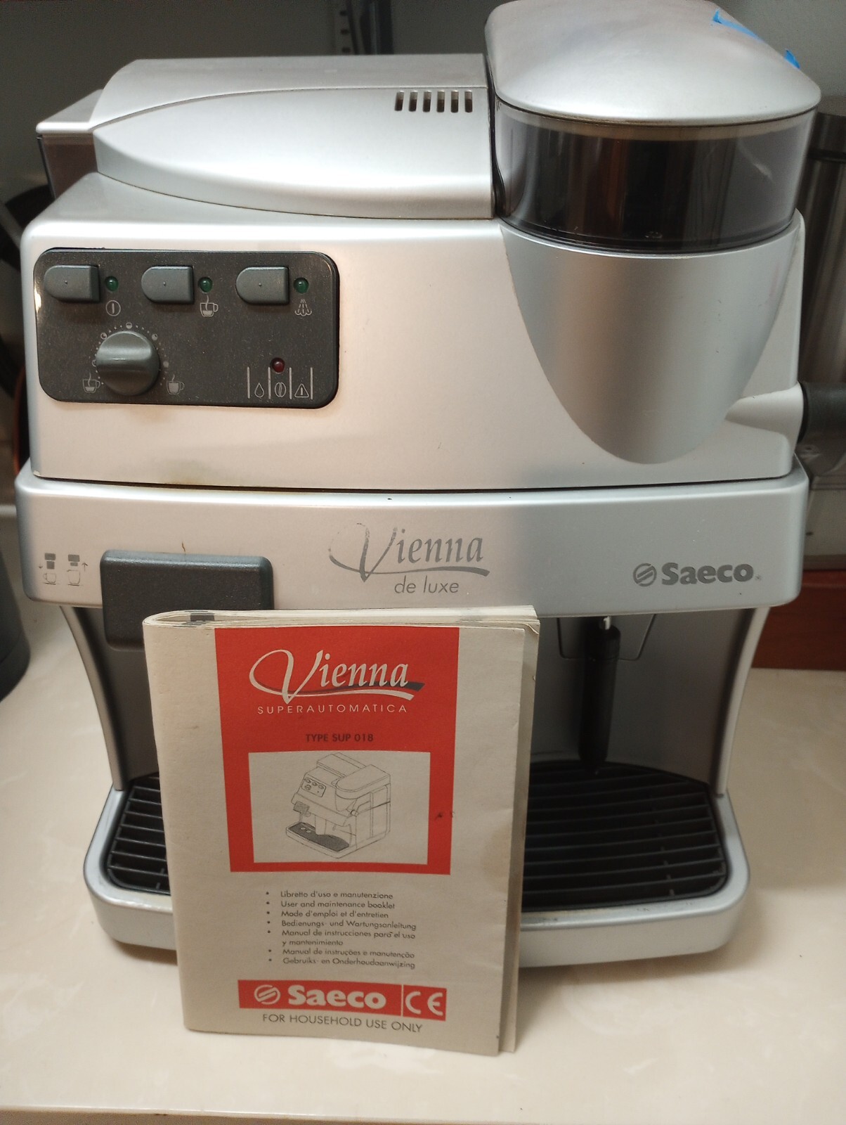 Saeco Vienna DeLuxe SuperAutomatic Espresso Coffee Machine