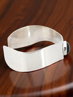 DE MARCAY STERLING SILVER BLACK ONYX 5/8" WIDE 7" CUFF BRACELET #7832 — photo 3