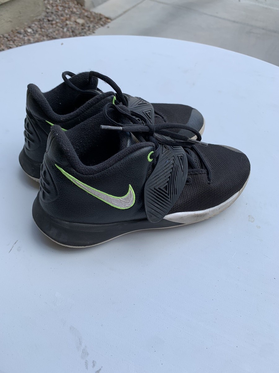 boys nike kyrie flytrap