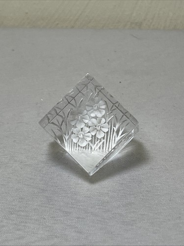 Vintage Acryl Plexiglas klar 1,25" quadratisch geätzte Blumen Briefbeschwerer - Bild 2 von 7