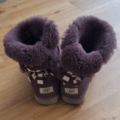 UGG Australia Damen Schneestiefel Wildleder Lammfell lila Schleife EU 41
