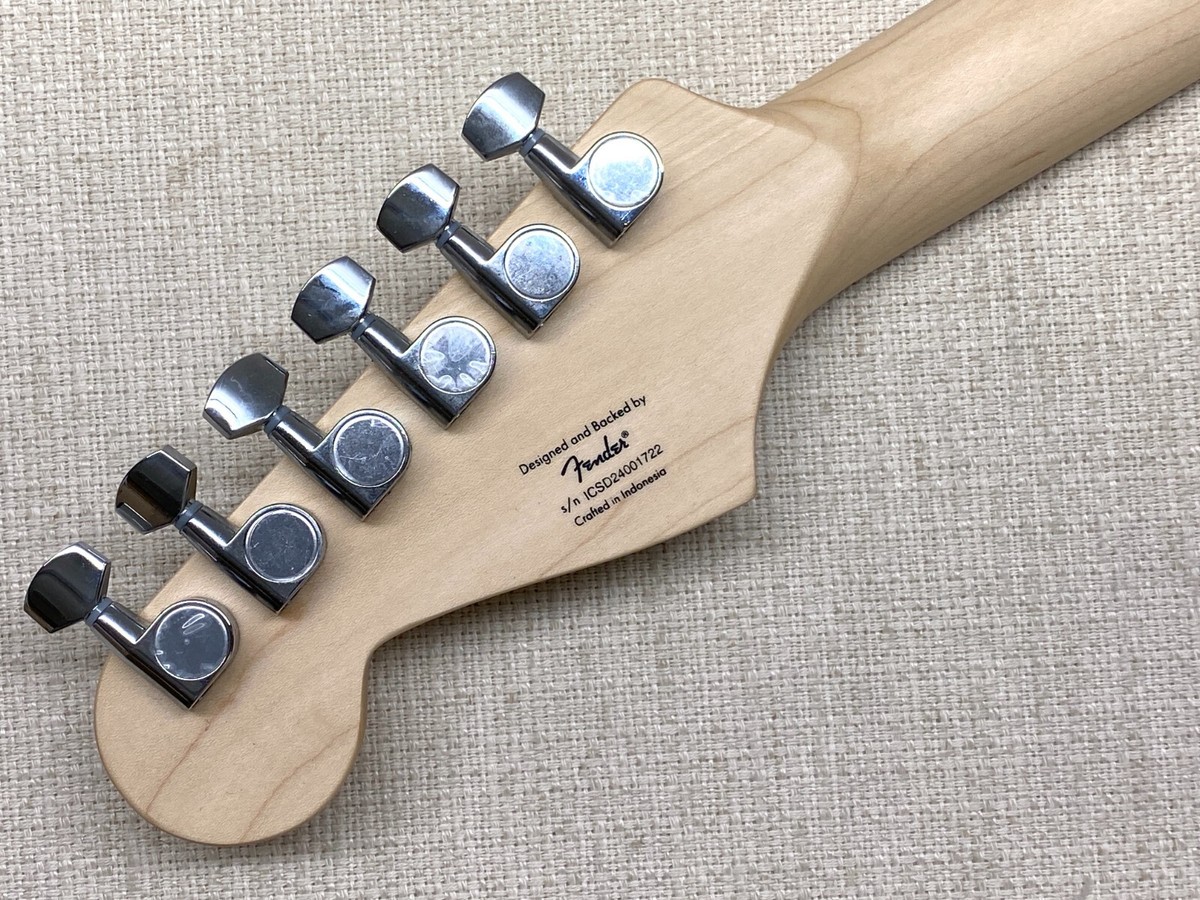 ギター Squier Stratocaster Piggy HU-8300 tuner ギター Squier Stratocaster Piggy HU-8300 tuner Incredible
