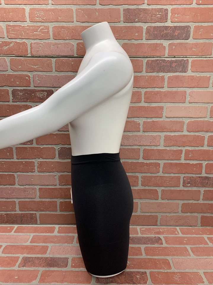 Shorts modelador de coxa média preto Spanx “Power Shorts” novo com etiquetas tamanho M - Imagem 2 de 4