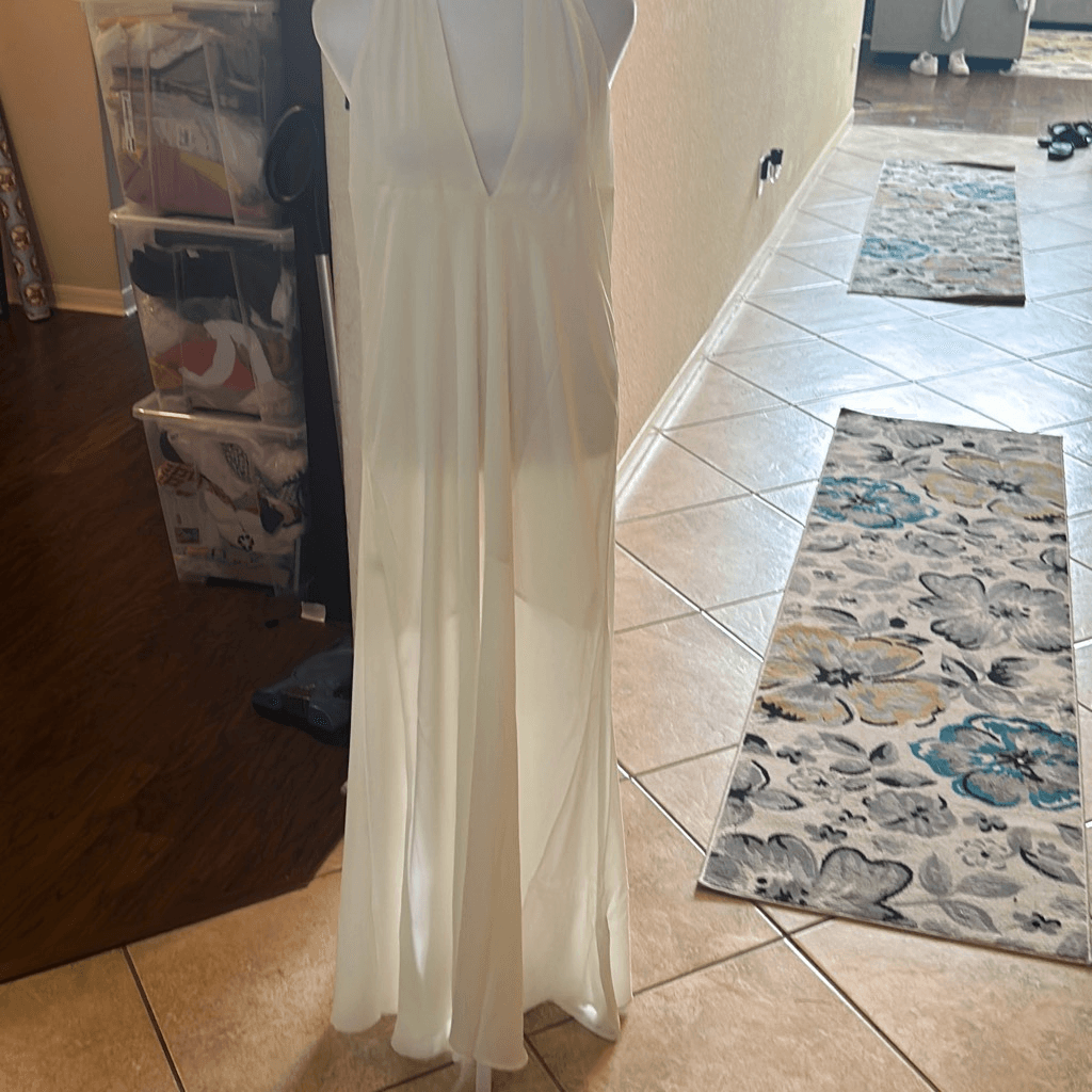 Krisa Women's M Plunge Halter Neck Maxi Dress Ivory White Coastal Etheral New Krisa Women's M Plunge Halter Neck Maxi Dress Ivory White Coastal Etheral New