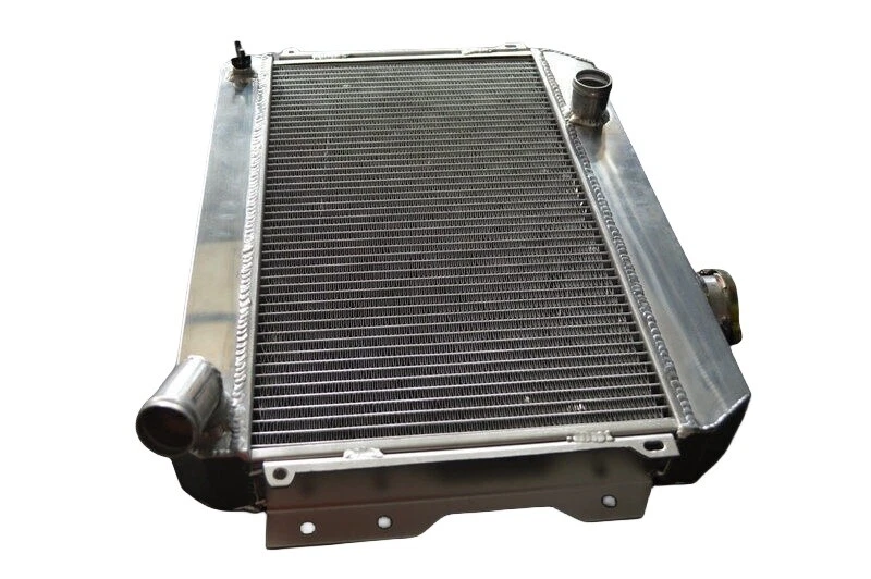 Radiador y ventiladores de aluminio de 3 filas para camioneta Datsun 510 521 620 1,6 L4 1968-1974 Foto 4 de 4