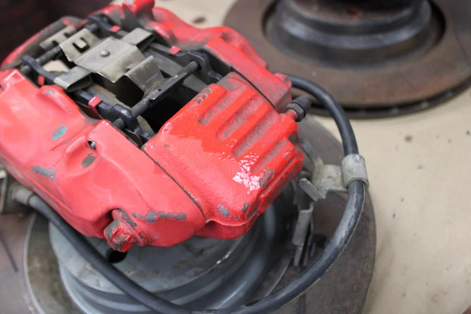 05-20 Dodge Challenger Charger 300 SRT SRT8 Scat 392 rojo Brembo pinza rotor Foto 3 de 4