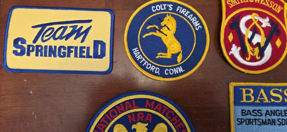 PISTOLA NAAMERICANA SMITH & WESSON COLT WINCHESTER DE COLECCIÓN +3 PARCHES ¡RARA!  Foto 2 de 4