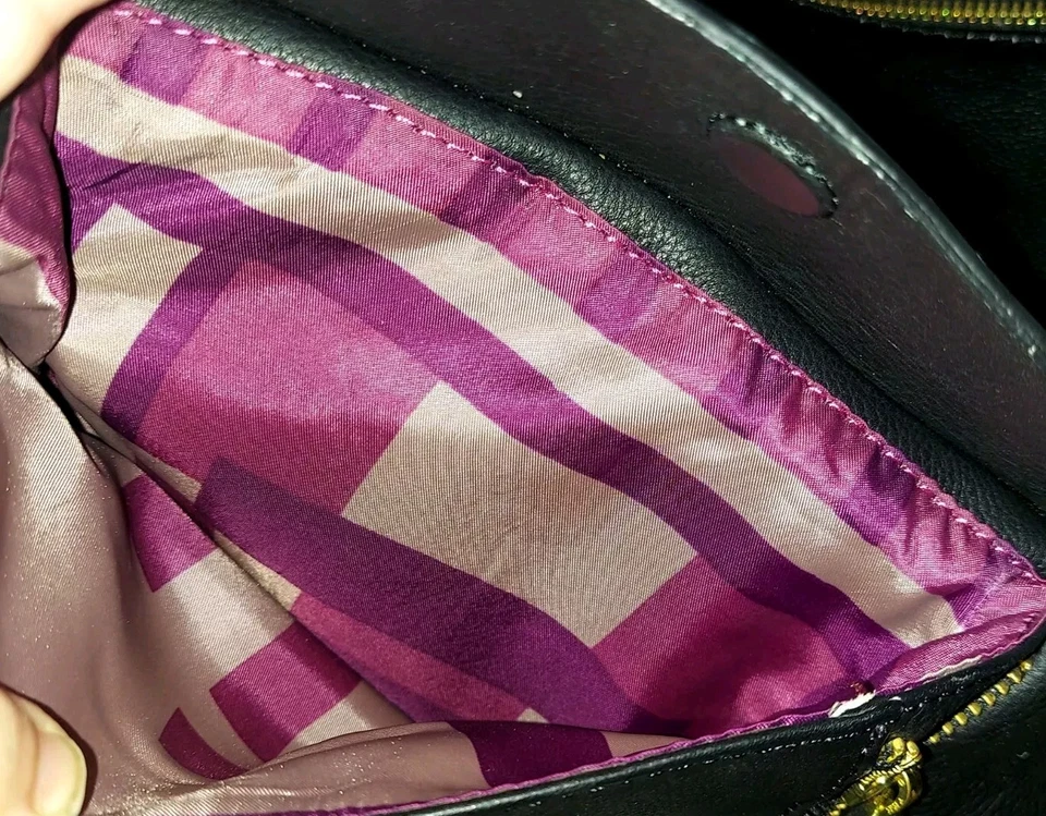 Bolso de Hombro KOOBA Everette Cuero Guijarro Negro Forro a Rayas Foto 4 de 4