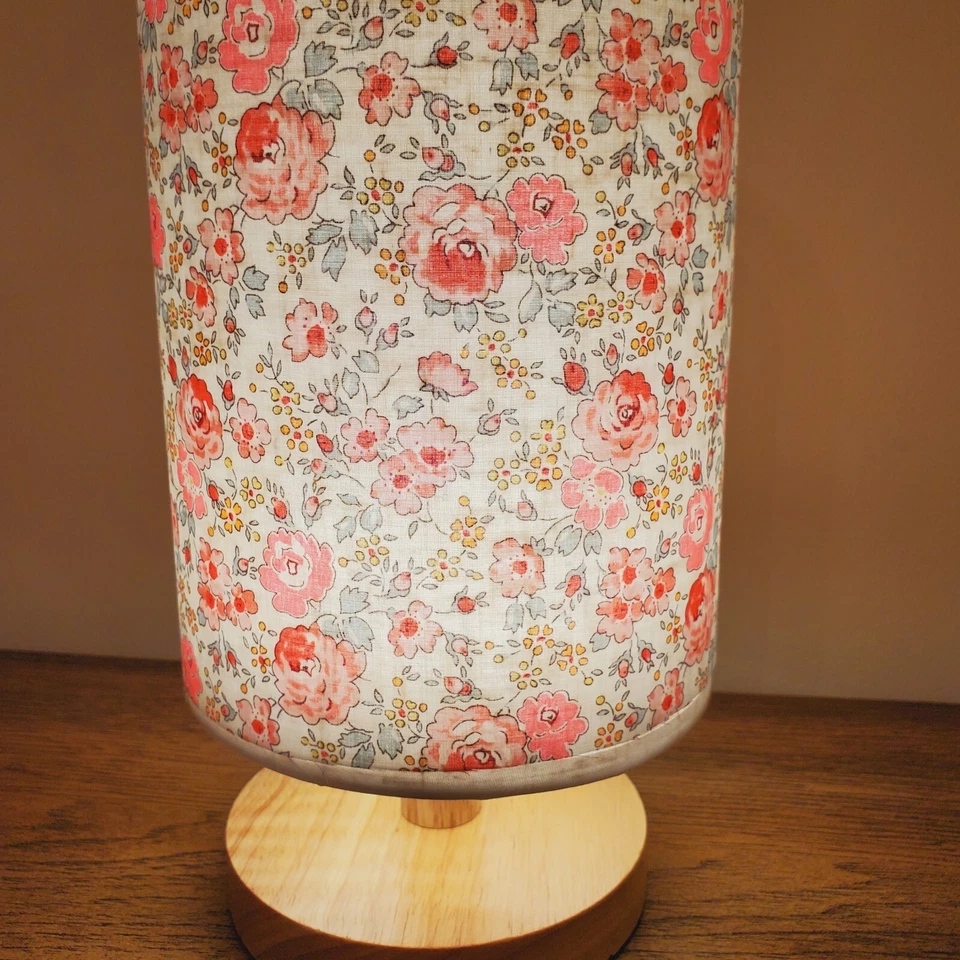 Lámpara de mesa salón, lámpara de tela Liberty of London, hecha a mano en EE. UU., talla pequeña Foto 3 de 4