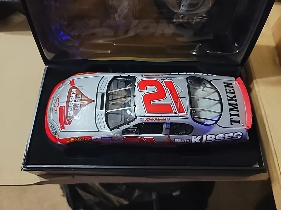 Kevin Harvick #21 Edición Especial Hersheys Kisses 2004 1/24 NascarDiecast 402342 Foto 4 de 4