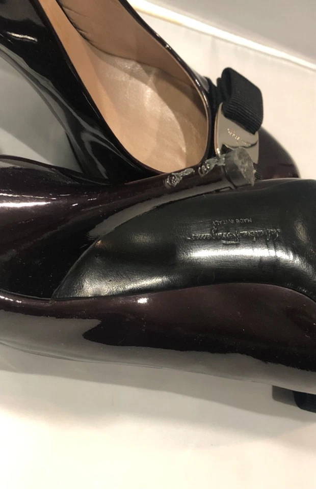Salvatore Ferragamo лакированная кожа Vara бант каблуки размер 8 (орг цена $850) - Изображение 4 из 4