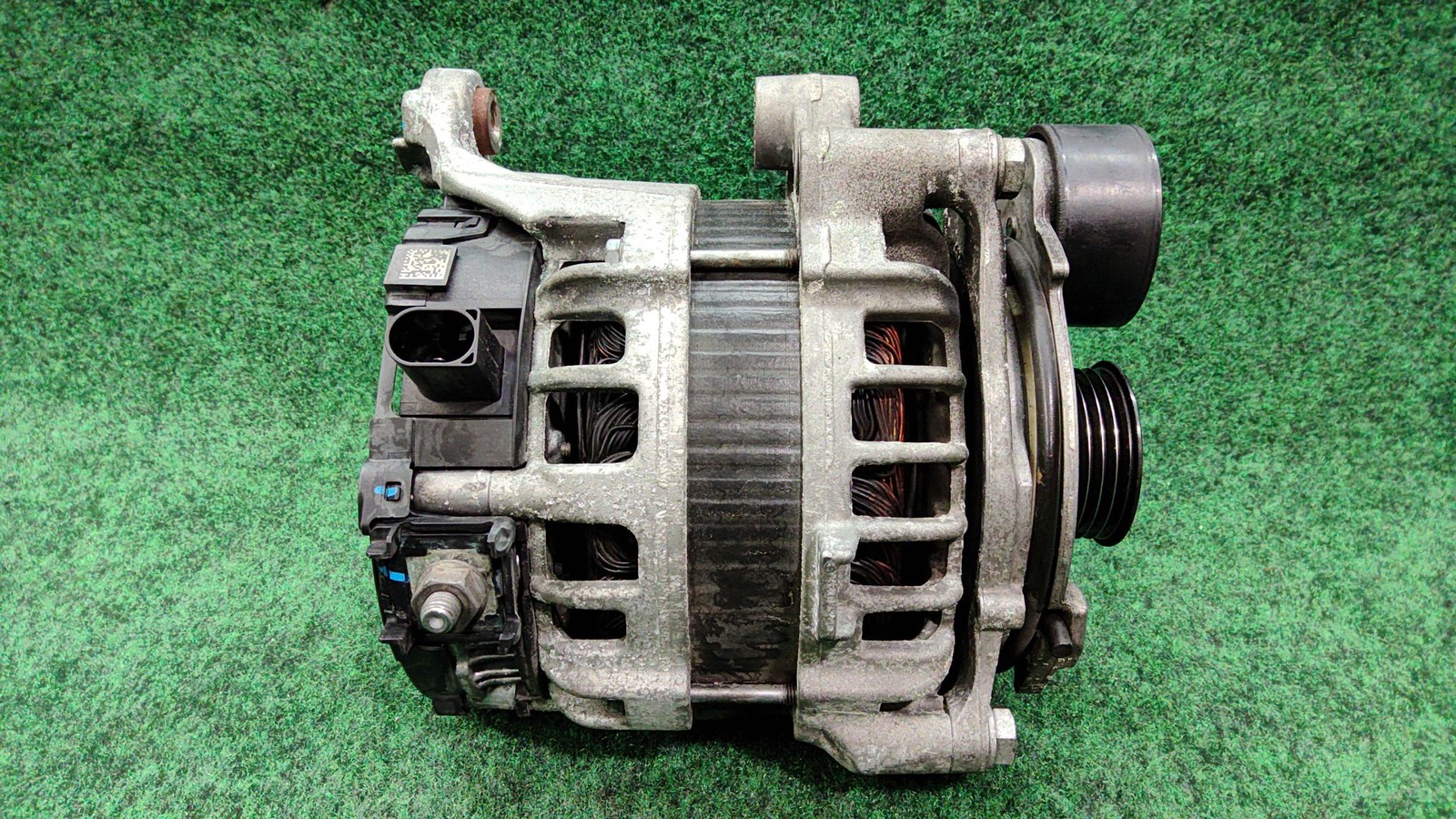 2017-2020 BMW 530i 2.0L Alternator 180 AMP OEM 12318571357