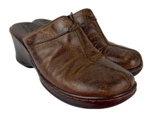 Born BOC Distressed Leather Clogs Size 8