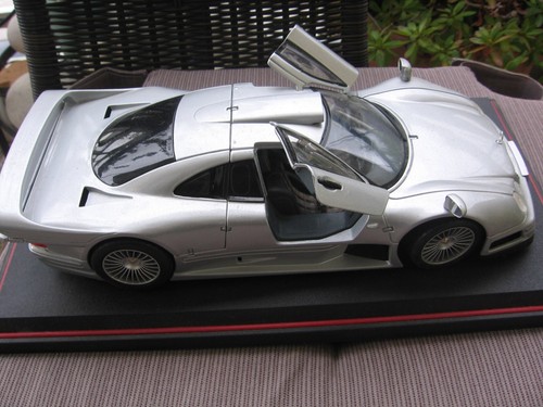 Mercedes-Benz CLK-GTR AMG Street Version „Silver“ MAISTO 1:18 GT-Racing Edition! - Bild 3 von 10