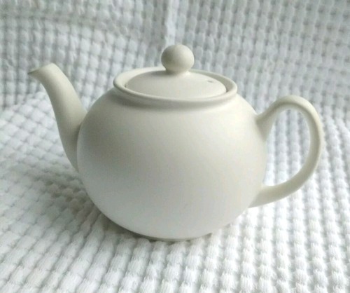 TEAPOT 2-3 CUP. MATT WHITE MADE BY PRISTINE POTTERY. MOTHERS GIFT. BRAND NEW - Picture 5 of 7