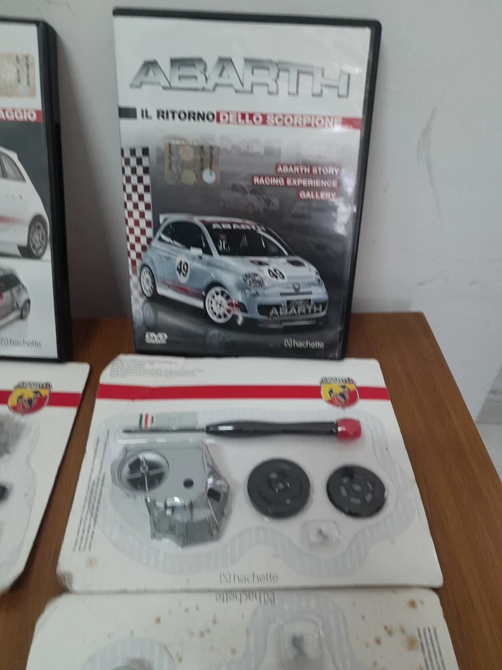 Costruisci la tua Fiat Abarth 500 Hachette fascicoli istruzioni di montaggi dvd - Immagine 4 di 4